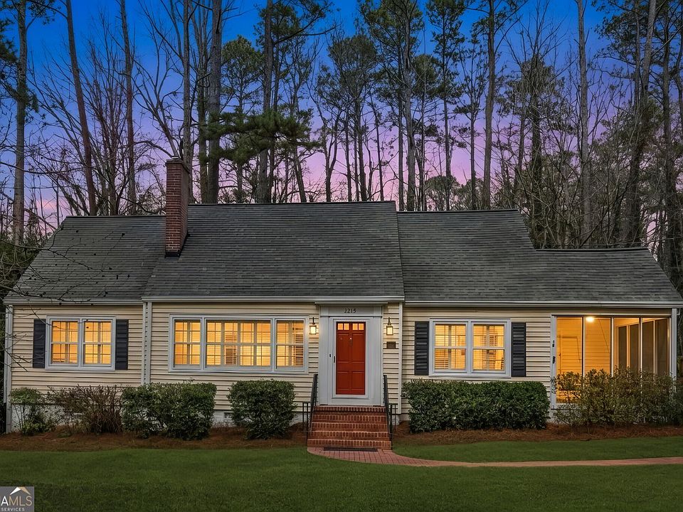1st image of 2215 Lyle Ave