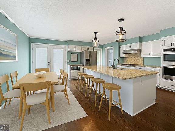 4th image of 107 Stratford Ct