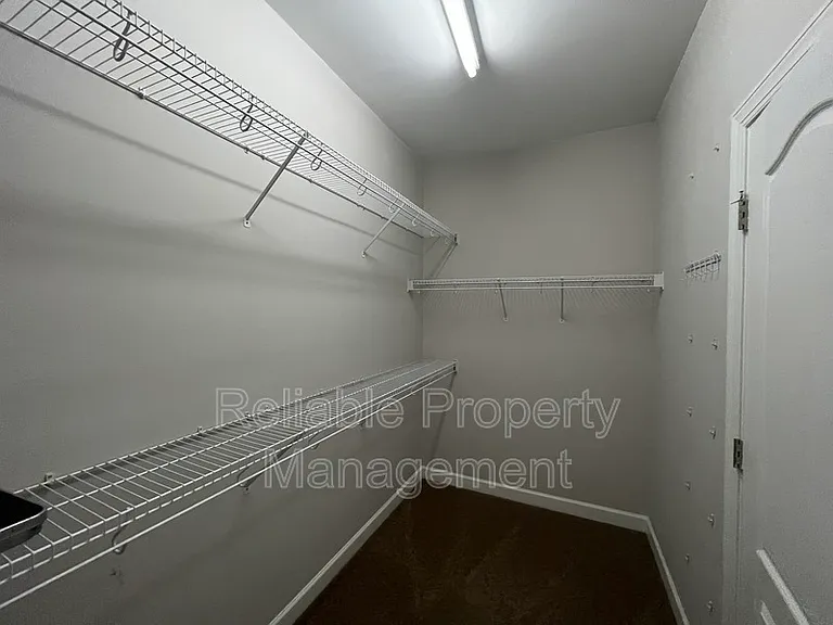 1004 Melville Ln — Photo 17