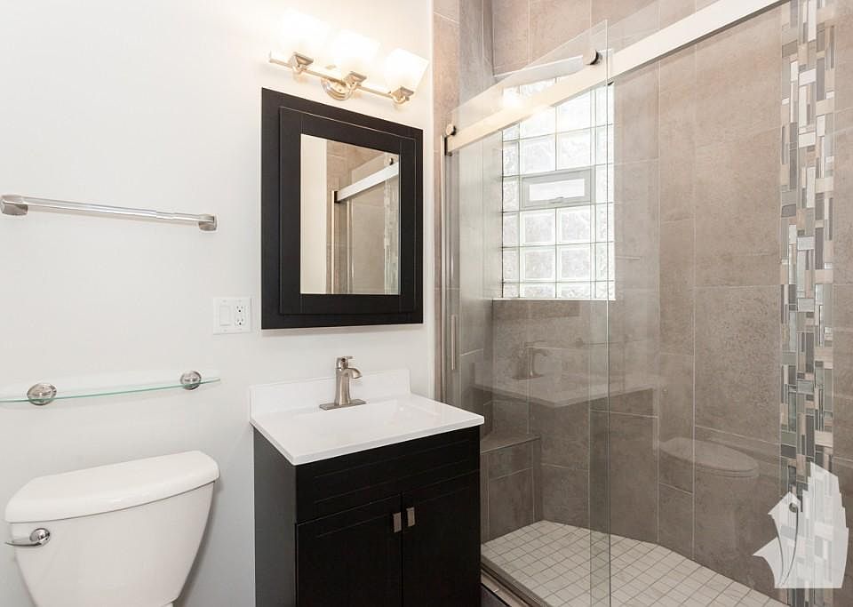 1st image of 724 W Oakdale Ave #223