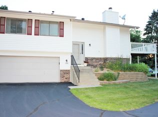 11335 Vessey Cir, Bloomington, MN 55437