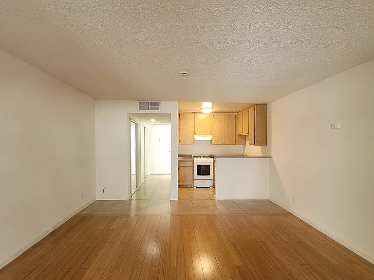 Gramercy Apartments — Photo 9