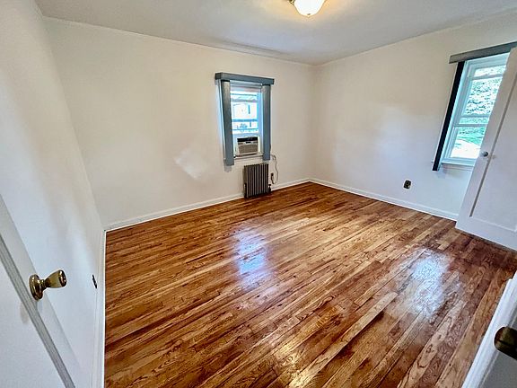4th image of 50 Laurel Dr
