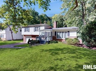 910 6th St, Bettendorf, IA