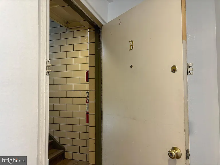 676 Perth Pl #B — Photo 30
