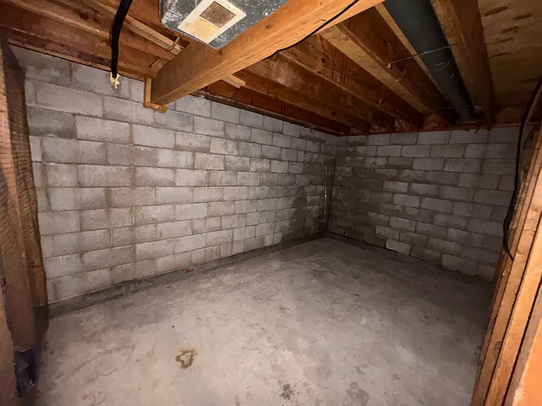 1107 Koch St — Photo 14