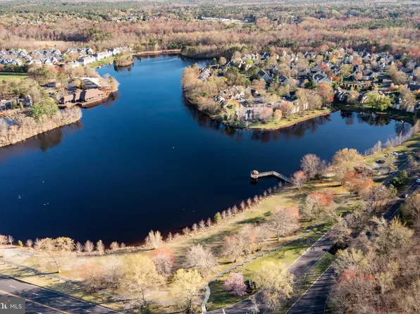105 Woodlake Dr, Marlton, NJ 08053