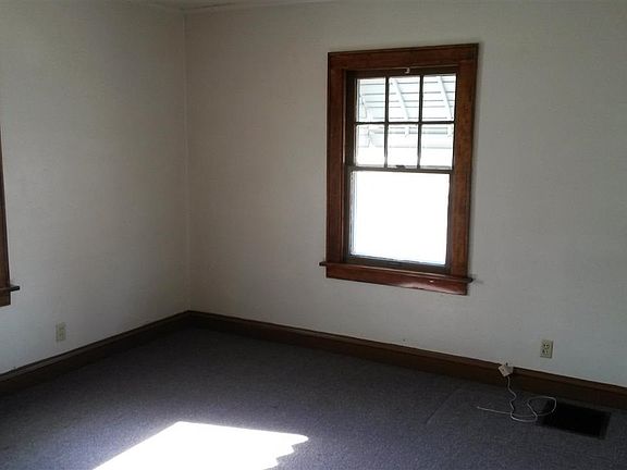 3rd image of 335 W Cortland Ave #1