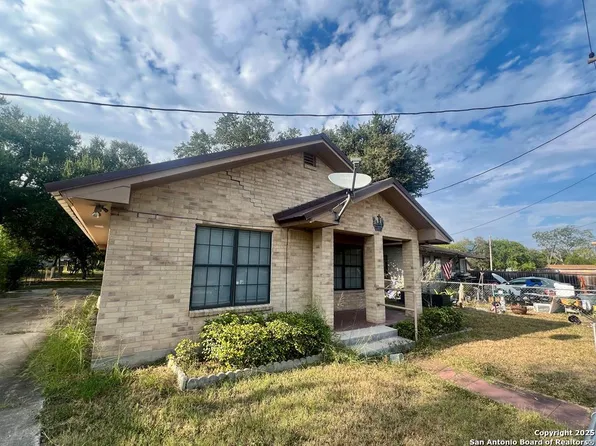 406 W Sylvia, Beeville 78102