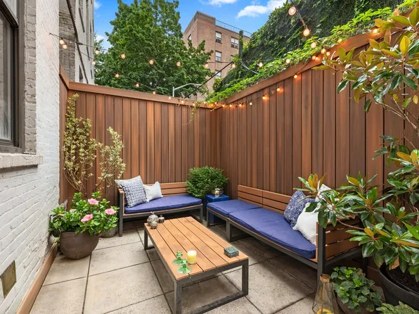 422 West 20th Street PARLOR H image 2 of 15