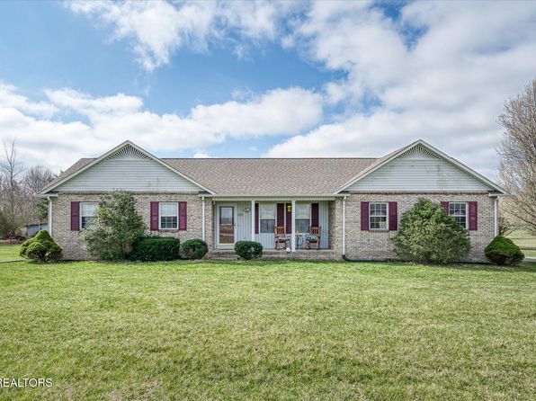 296 Deer Lodge Hwy, Clarkrange, TN 38553