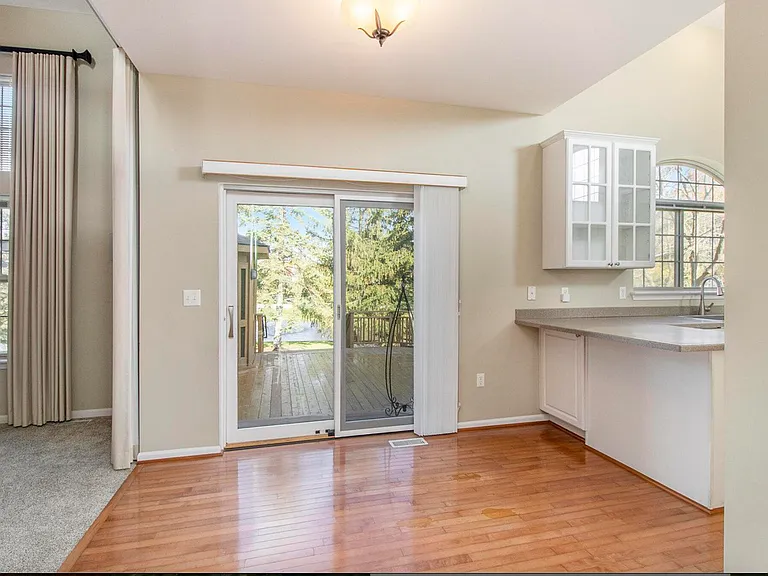 5974 Versailles Ave — Photo 14