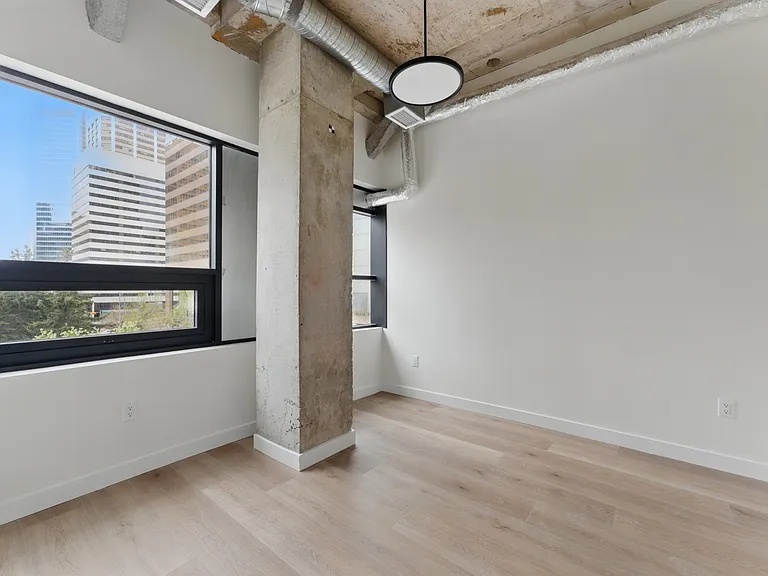 744 4th Ave SW — Photo 31