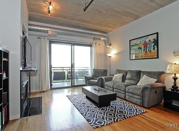 2nd image of 1735 W Diversey Pkwy APT 408