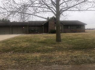15 Thornewood Dr, Garrett, IN 46738