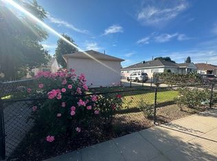 1225 1/2 N Screenland Dr, Burbank, CA 91505