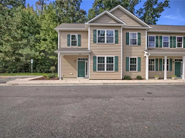 205 Patriots Village Ct, West Point, VA 23181