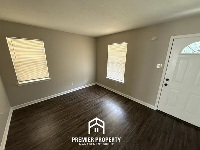 3 bed, 2.0 bath, 1286 sqft, $1,395 — Photo 2