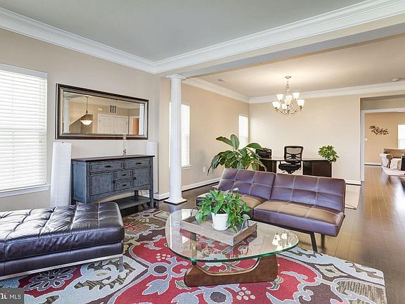 4th image of 250 Urban Ave #250