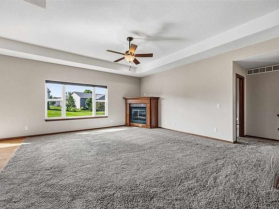 4th image of 2050 Hillside Dr
