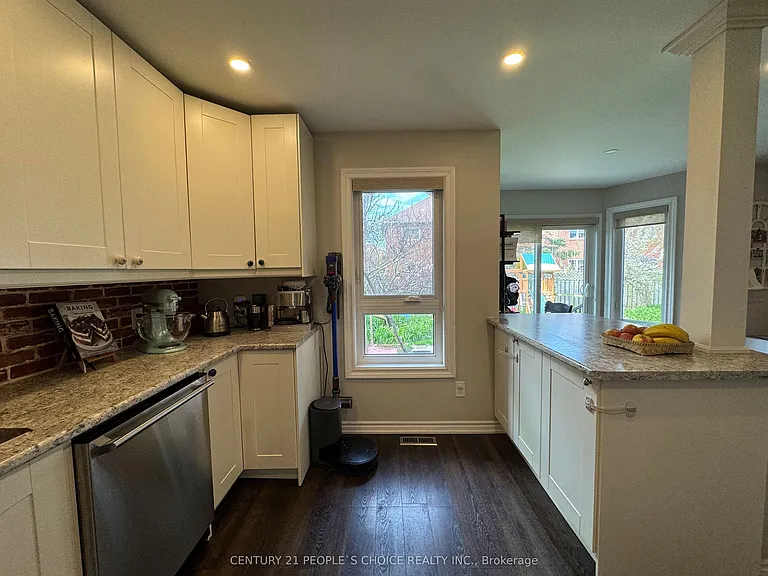 6026 Clover Ridge Cres — Photo 14