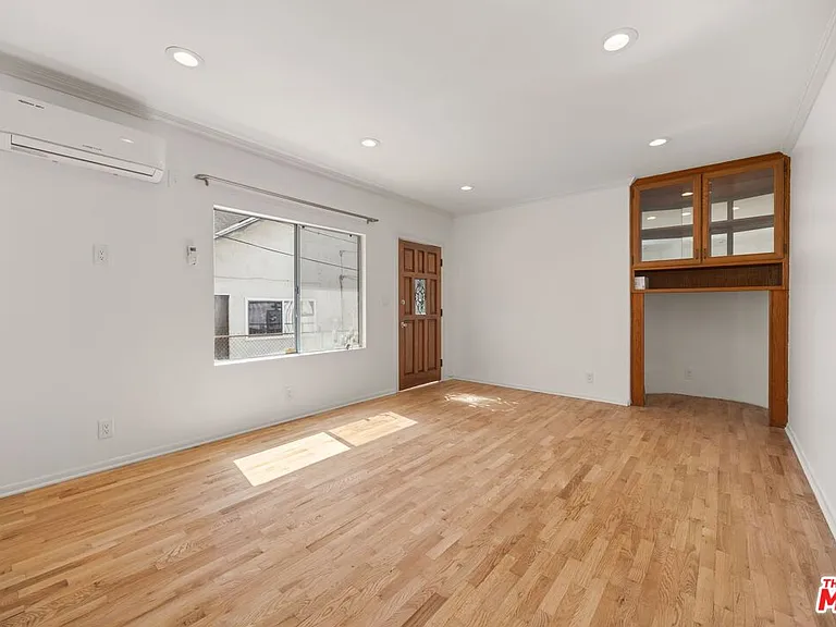 1538 N Mariposa Ave — Photo 4