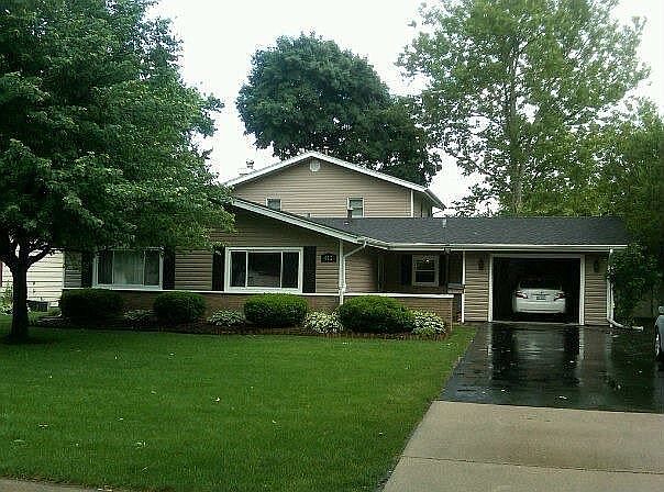 412 Princeton Drive, North Aurora, IL- Summer 2011 After Siding and Roof