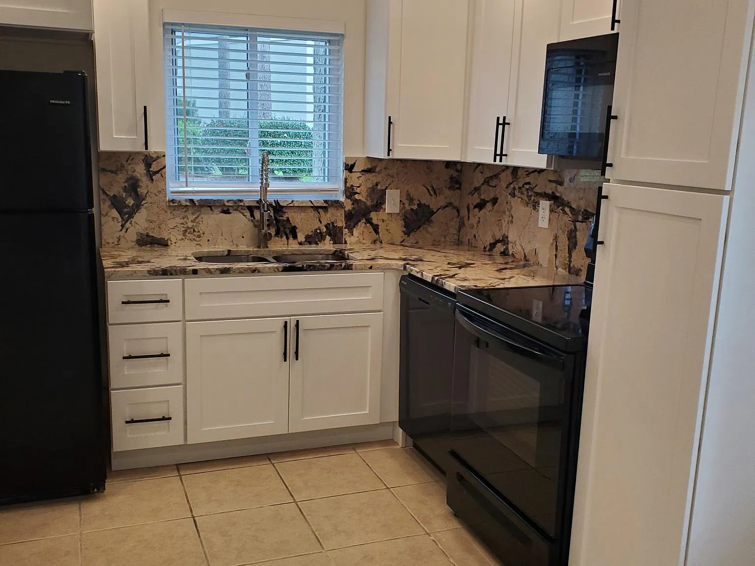 154 Springwood Cr — Photo 3