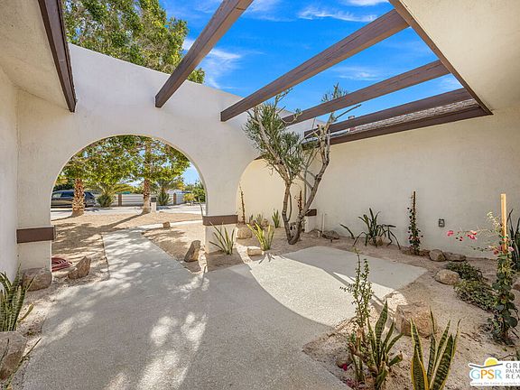 3rd image of 2025 N Victoria Rd