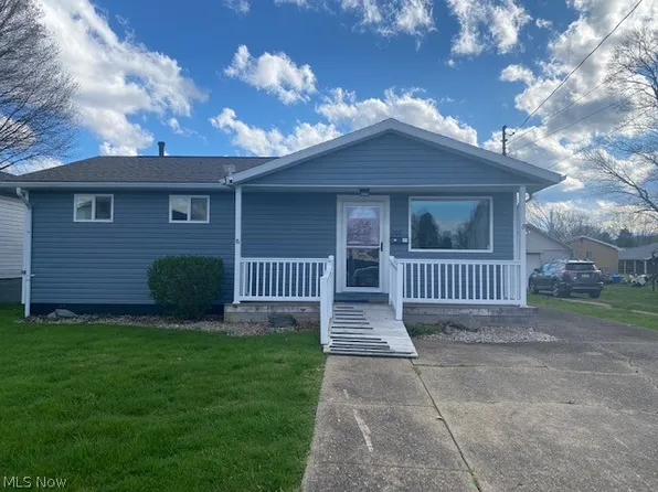 208 38th St, Vienna, WV 26105