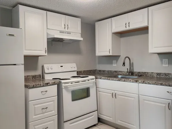 313 Country Club Oval APT 4, Daytona Beach, FL 32114