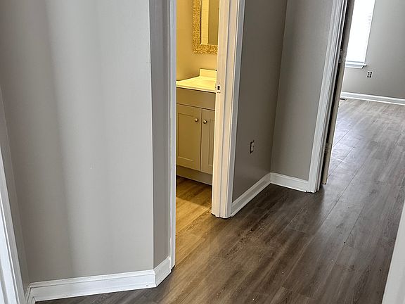 5th image of 1301 Kings Crest Dr