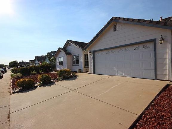 3rd image of 657 Glenbrook Dr