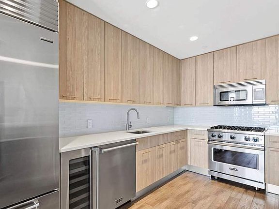 4th image of 1501 Voorhies Ave 24c-floor 24C