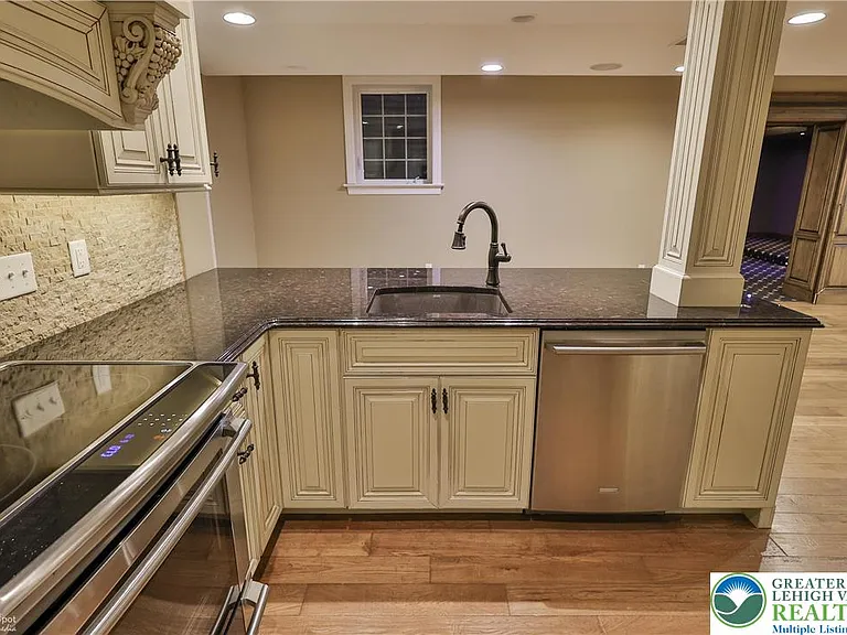 284 Walker Rd — Photo 93