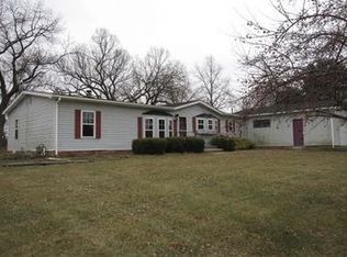 3250 S Crestview Dr, Adrian, MI 49221