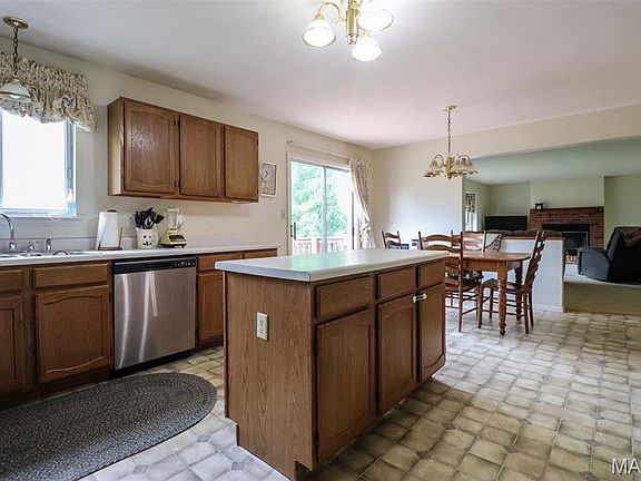 4th image of 1341 Montevale Ct