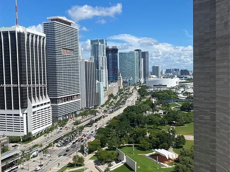 335 Biscayne Blvd #2900 — Photo 37