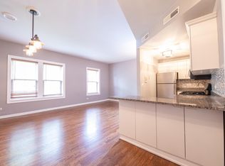 851 W Barry Ave APT 1B, Chicago, IL 60657