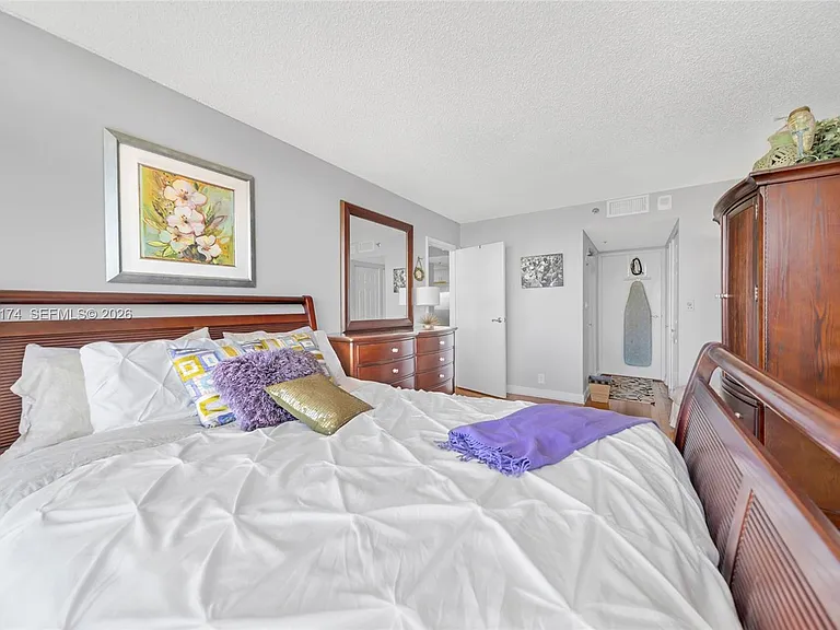 7601 E Treasure Dr #1802 — Photo 27