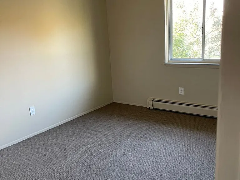 Park East Apartments (B)- Divergent Capital Management, LLC — Photo 9