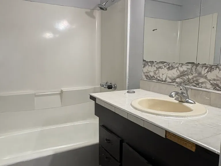 208 Main St #B — Photo 1