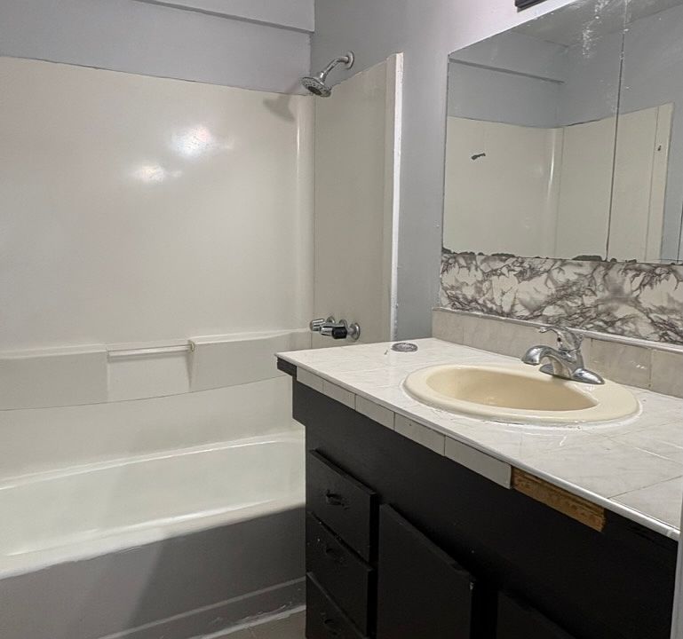 1st image of 208 Main St APT B