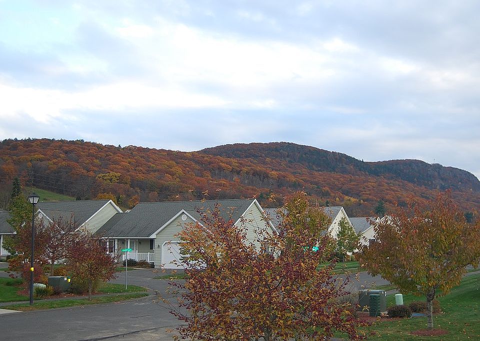 2nd image of 1 Alexis Dr