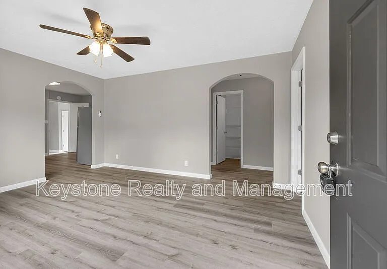 103 Cayce Ave — Photo 3