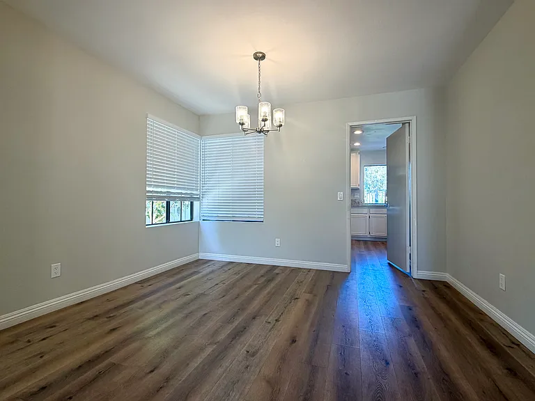 10725 Wallingford Rd — Photo 18