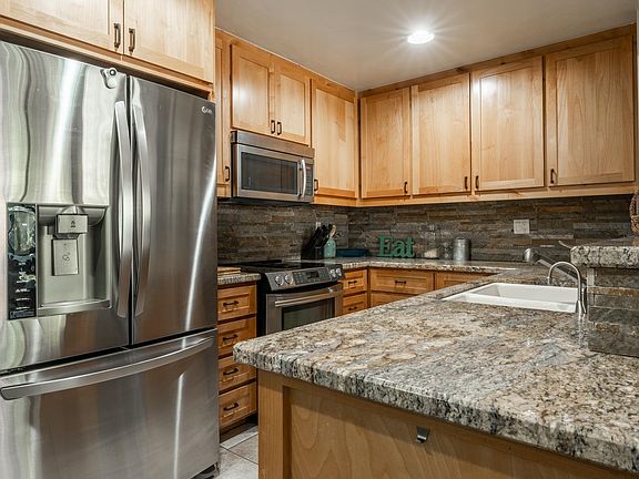 5th image of 141 Arrowhead Dr #2