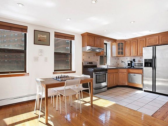 3rd image of 438 Clermont Ave APT F