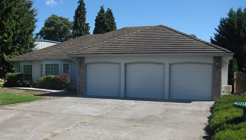 oversized 3 car garage