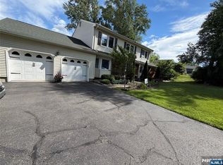 73 S Hillside Ave, Succasunna, NJ 07876
